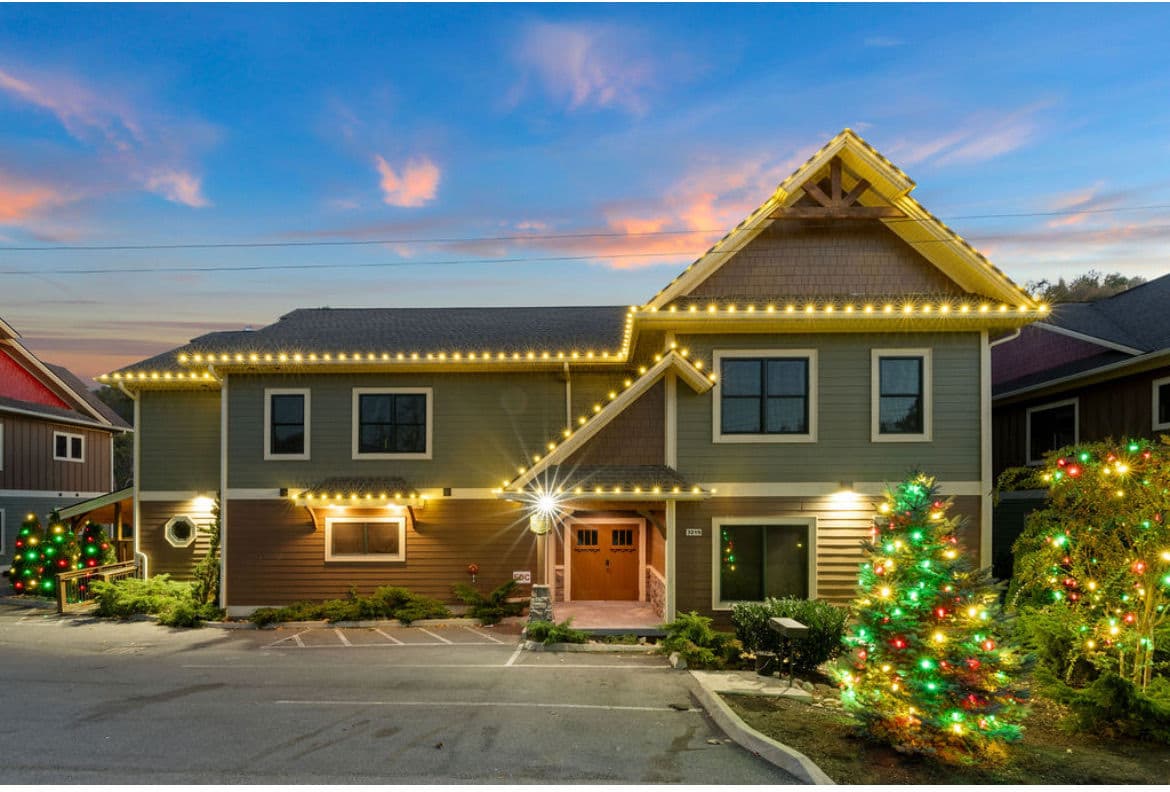 Blog post Vacation Rental Christmas Lights: Boost Holiday Bookings with Professional Displays image